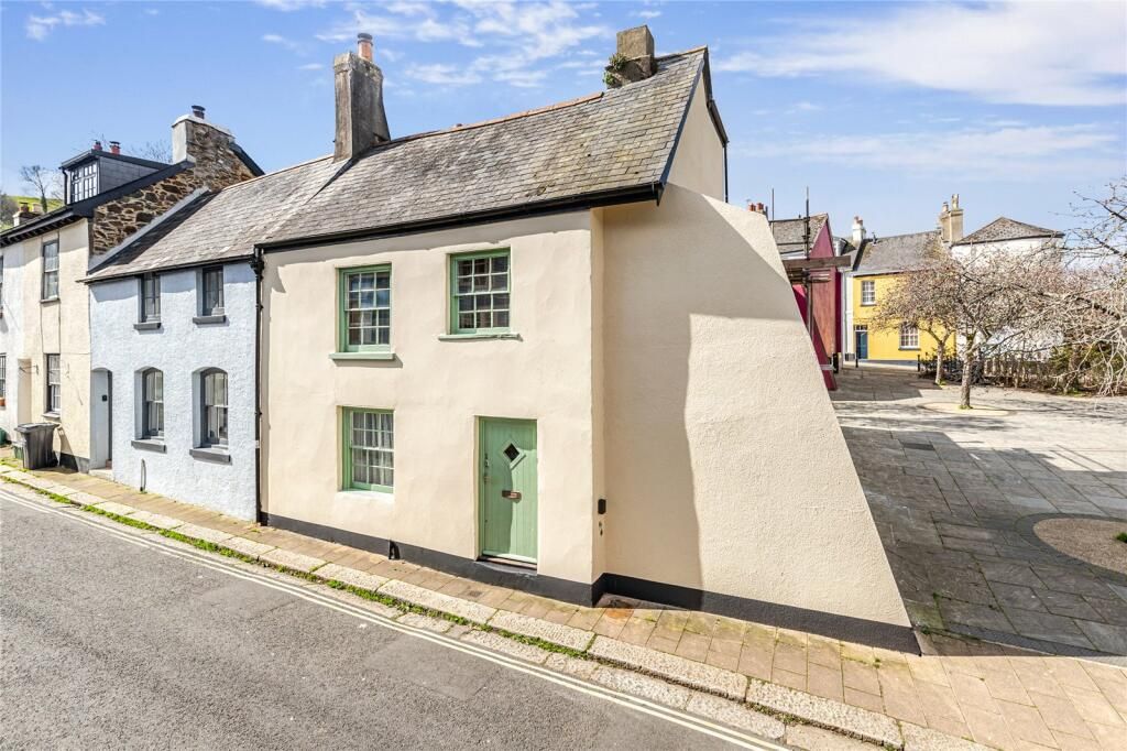 The cottage exterior on a central Totnes street